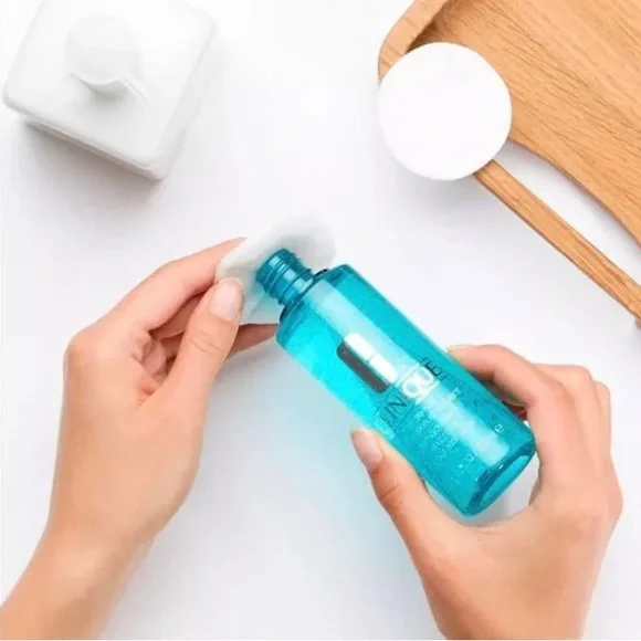 COPY - COPY - Clinique💙 - Picture 6 of 8